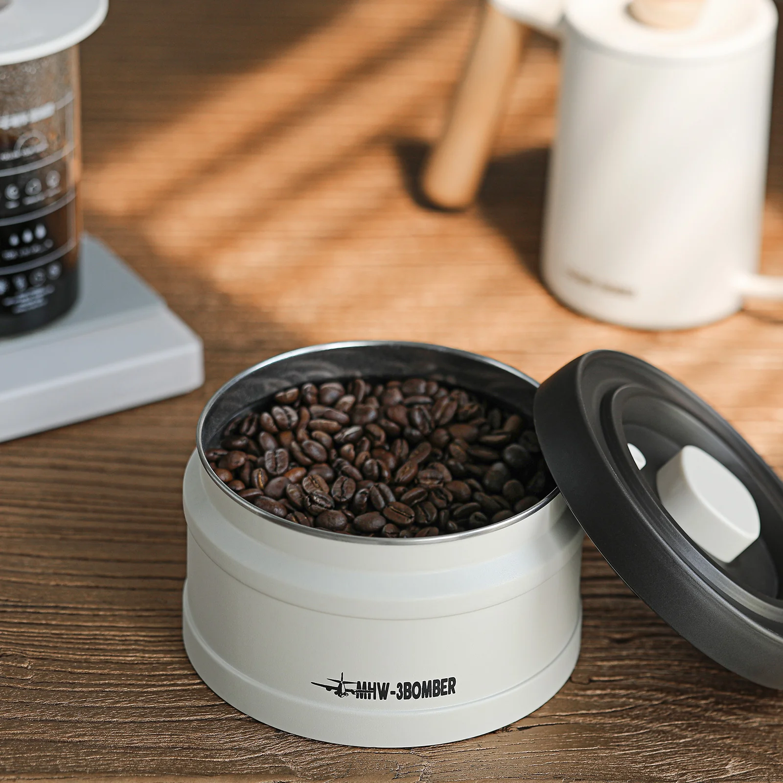 MHW-3BOMBER Coffee Manual Vacuum Storage Canister - Image 2