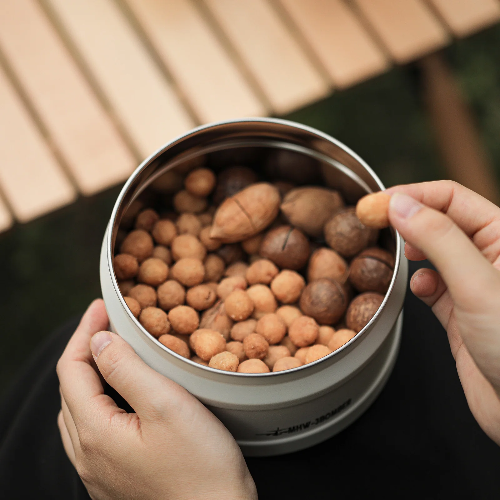 MHW-3BOMBER Coffee Manual Vacuum Storage Canister - Image 5