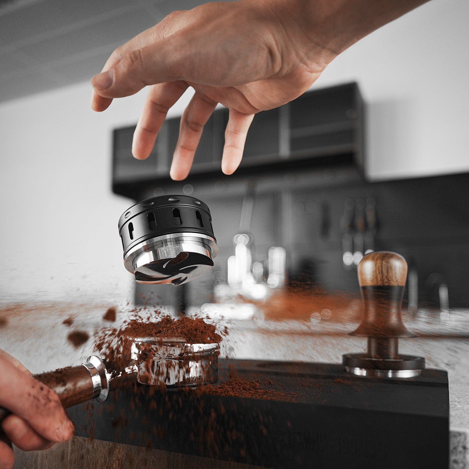 MHW-3BOMBER Gravity Adaptive Falcon Gravity Coffee Distributor - Image 12