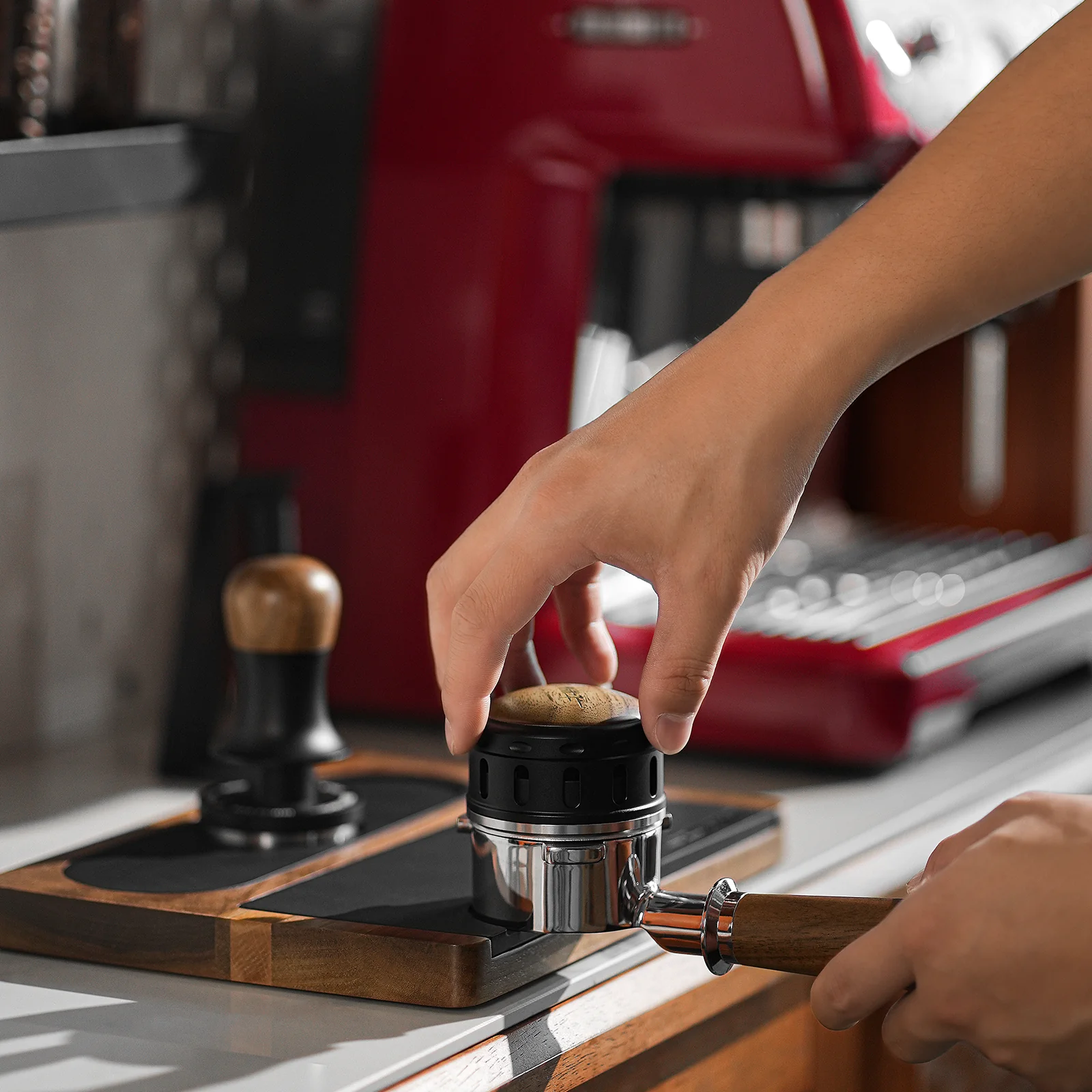 MHW-3BOMBER Gravity Adaptive Falcon Gravity Coffee Distributor - Image 13