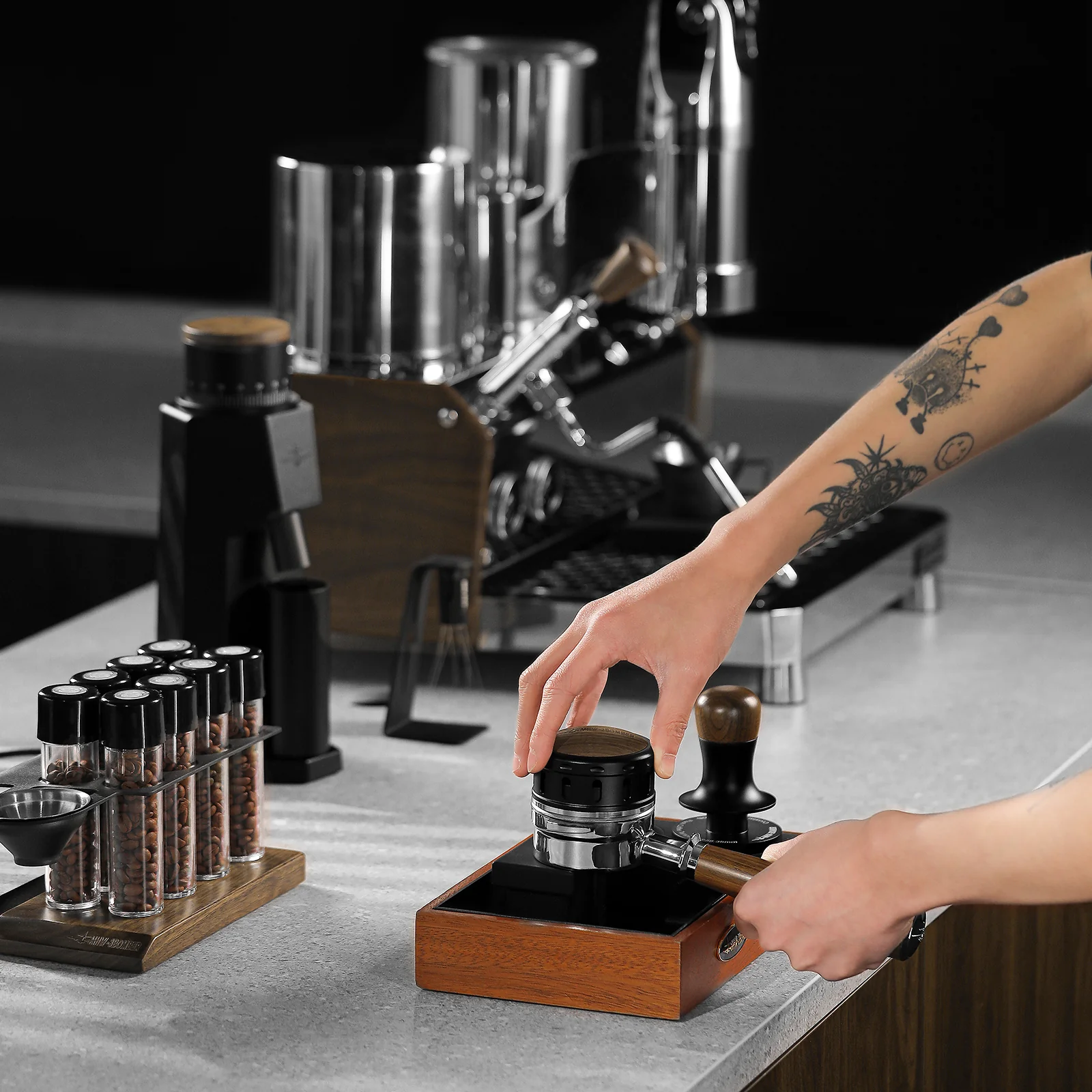 MHW-3BOMBER Gravity Adaptive Falcon Gravity Coffee Distributor - Image 15