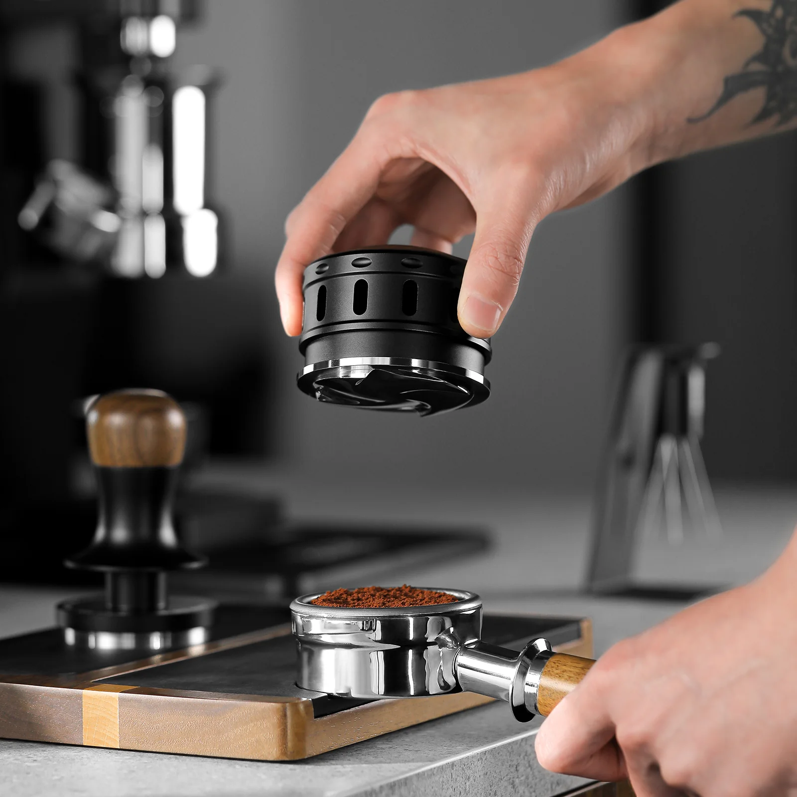 MHW-3BOMBER Gravity Adaptive Falcon Gravity Coffee Distributor - Image 6