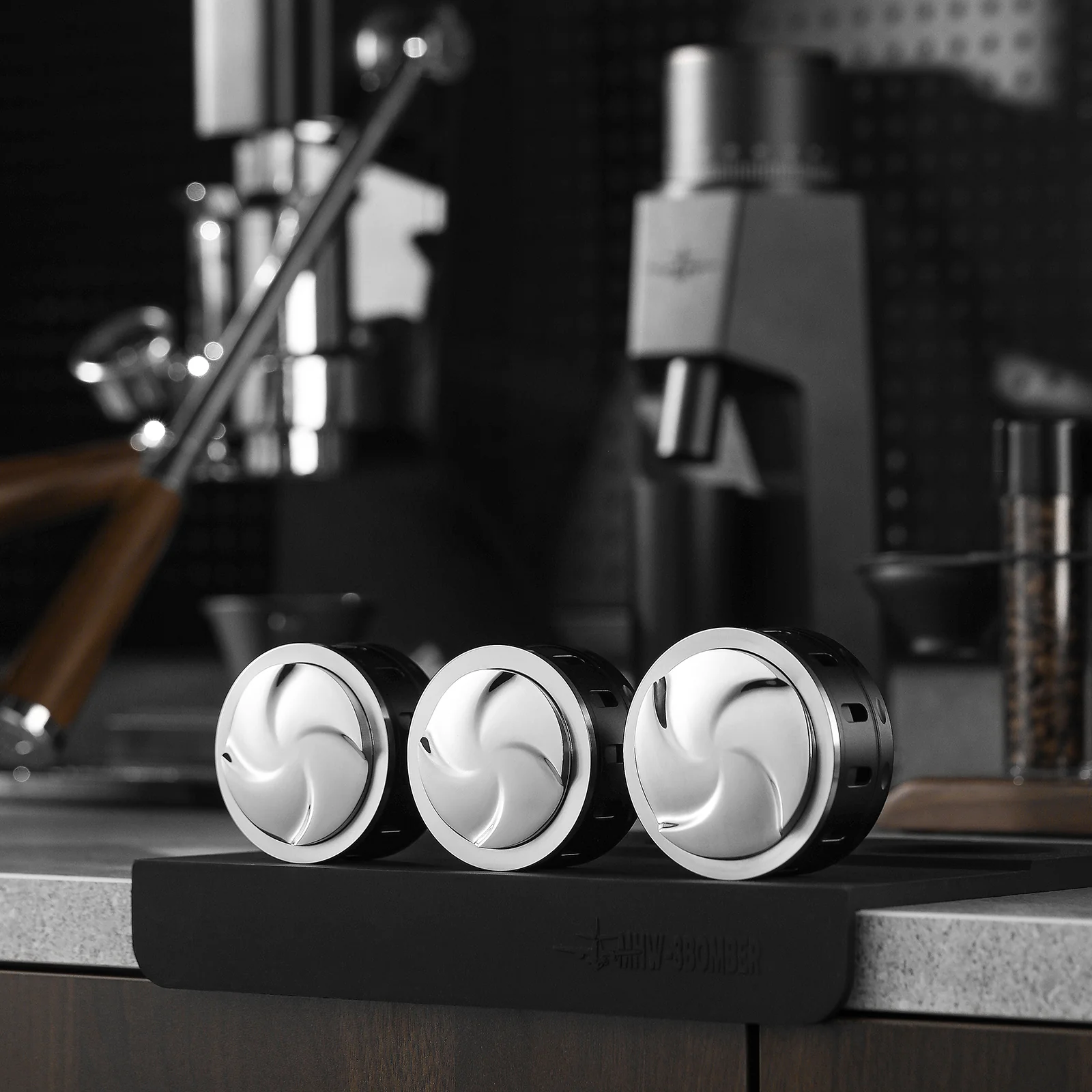 MHW-3BOMBER Gravity Adaptive Falcon Gravity Coffee Distributor - Image 8
