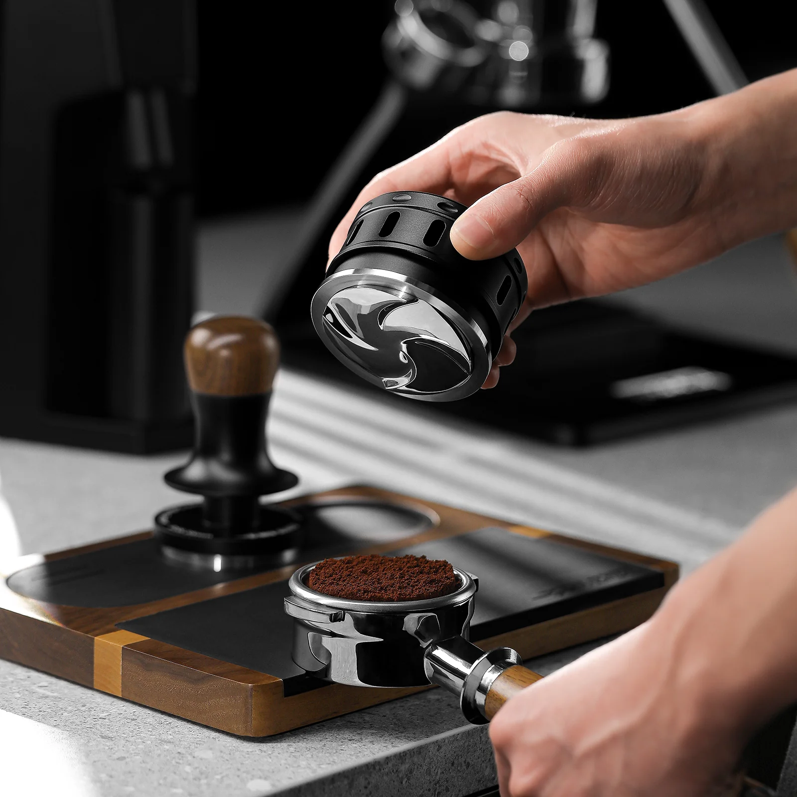 MHW-3BOMBER Gravity Adaptive Falcon Gravity Coffee Distributor - Image 9