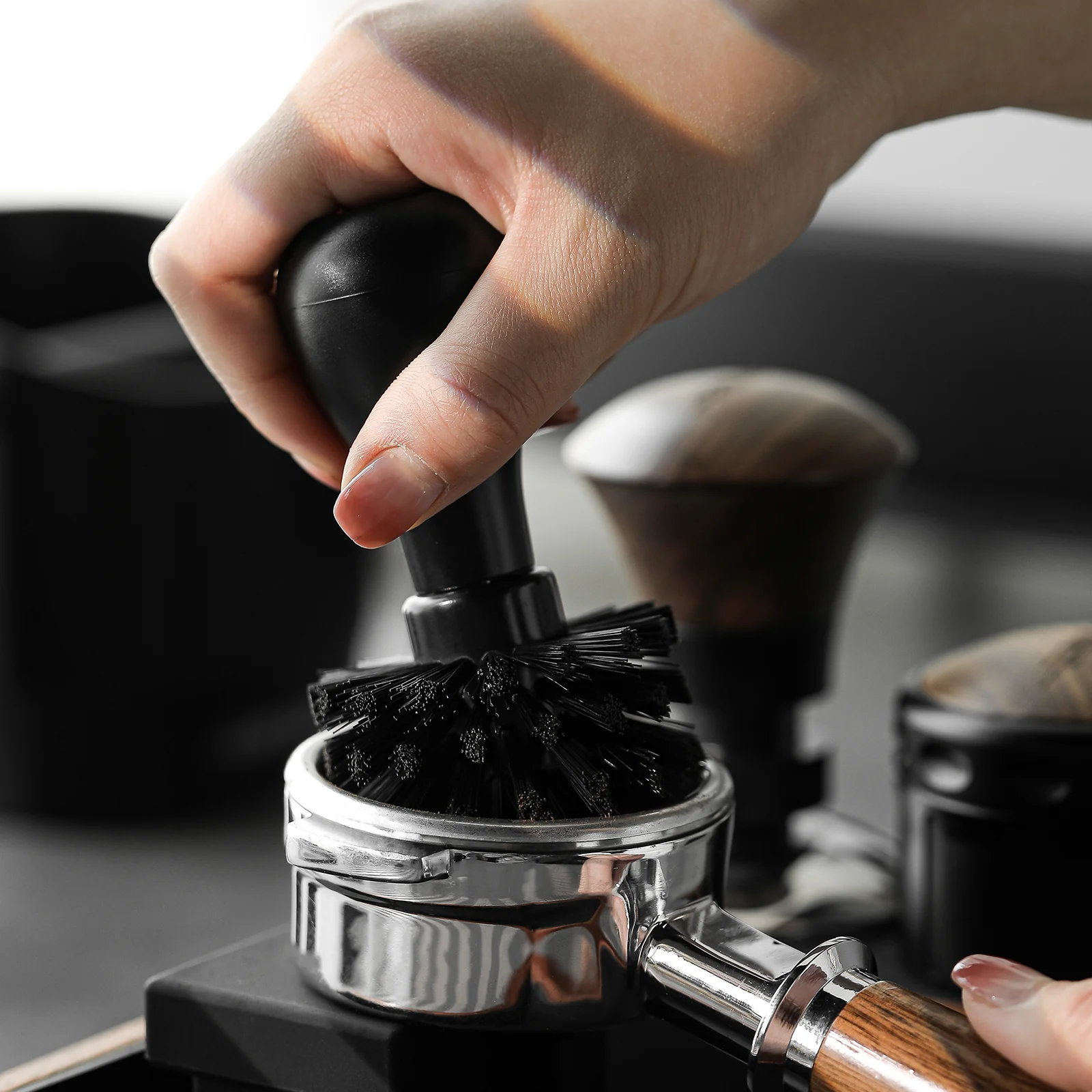 MHW-3BOMBER Coffee Portafilter Cleaning Brush - Image 10