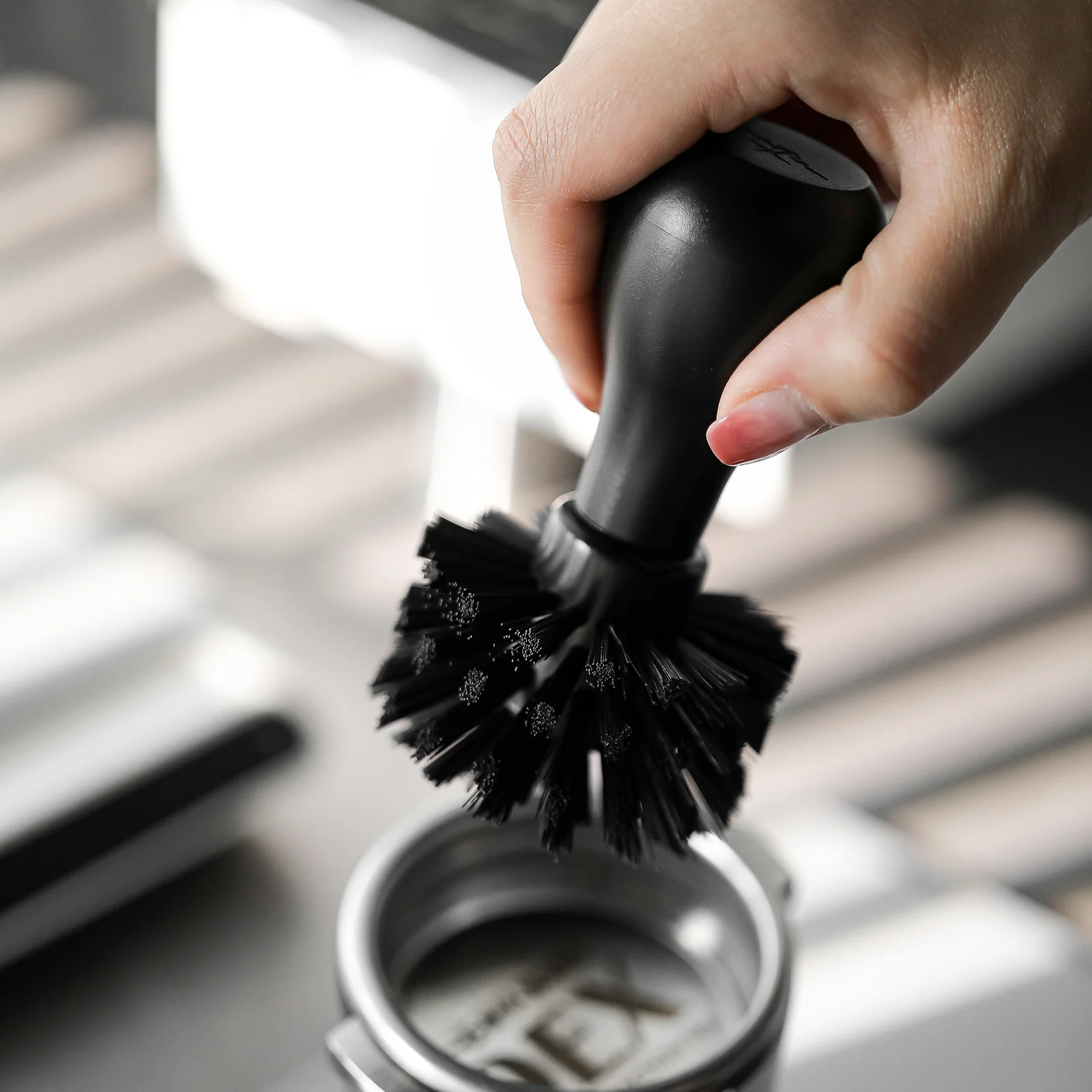 MHW-3BOMBER Coffee Portafilter Cleaning Brush - Image 3