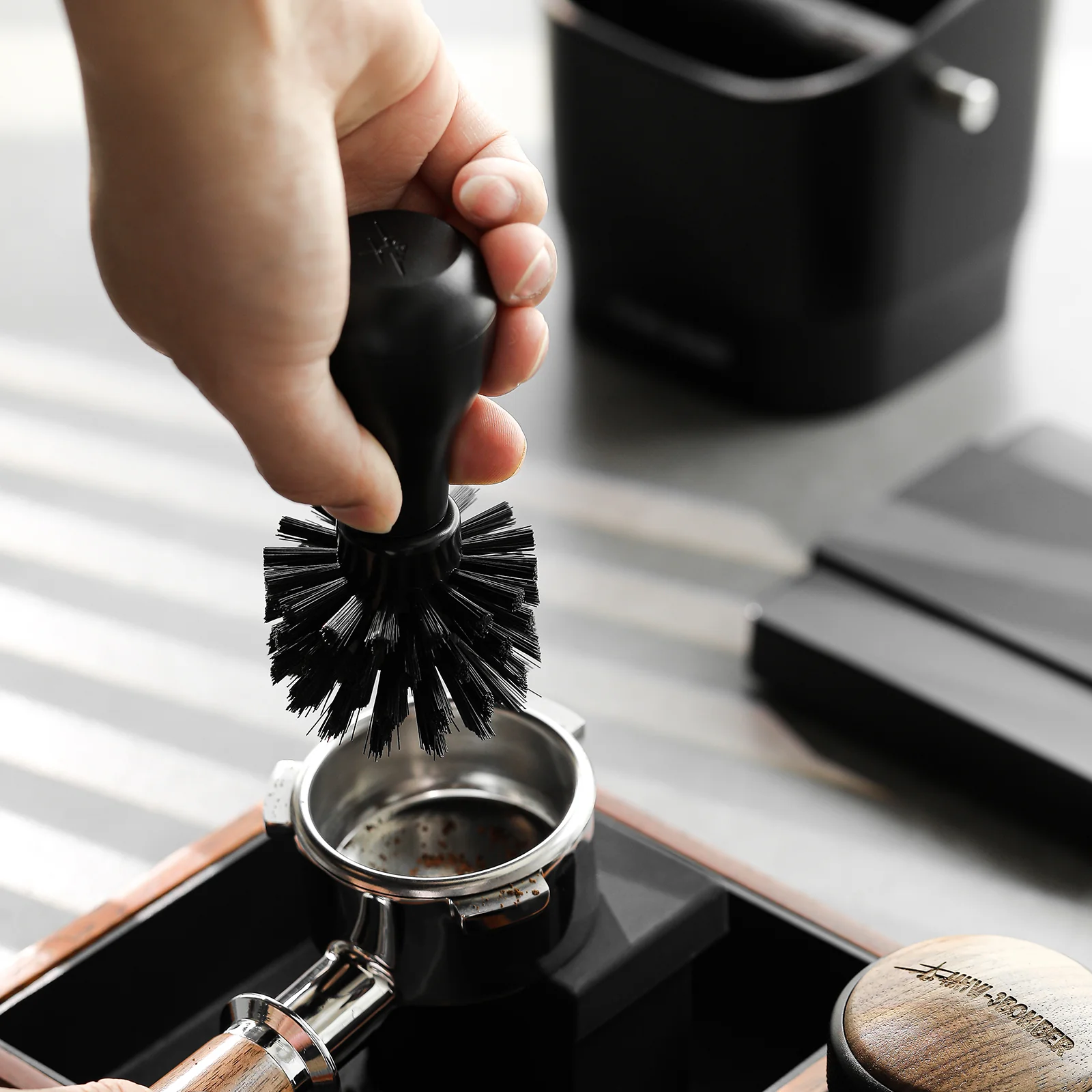 MHW-3BOMBER Coffee Portafilter Cleaning Brush - Image 5