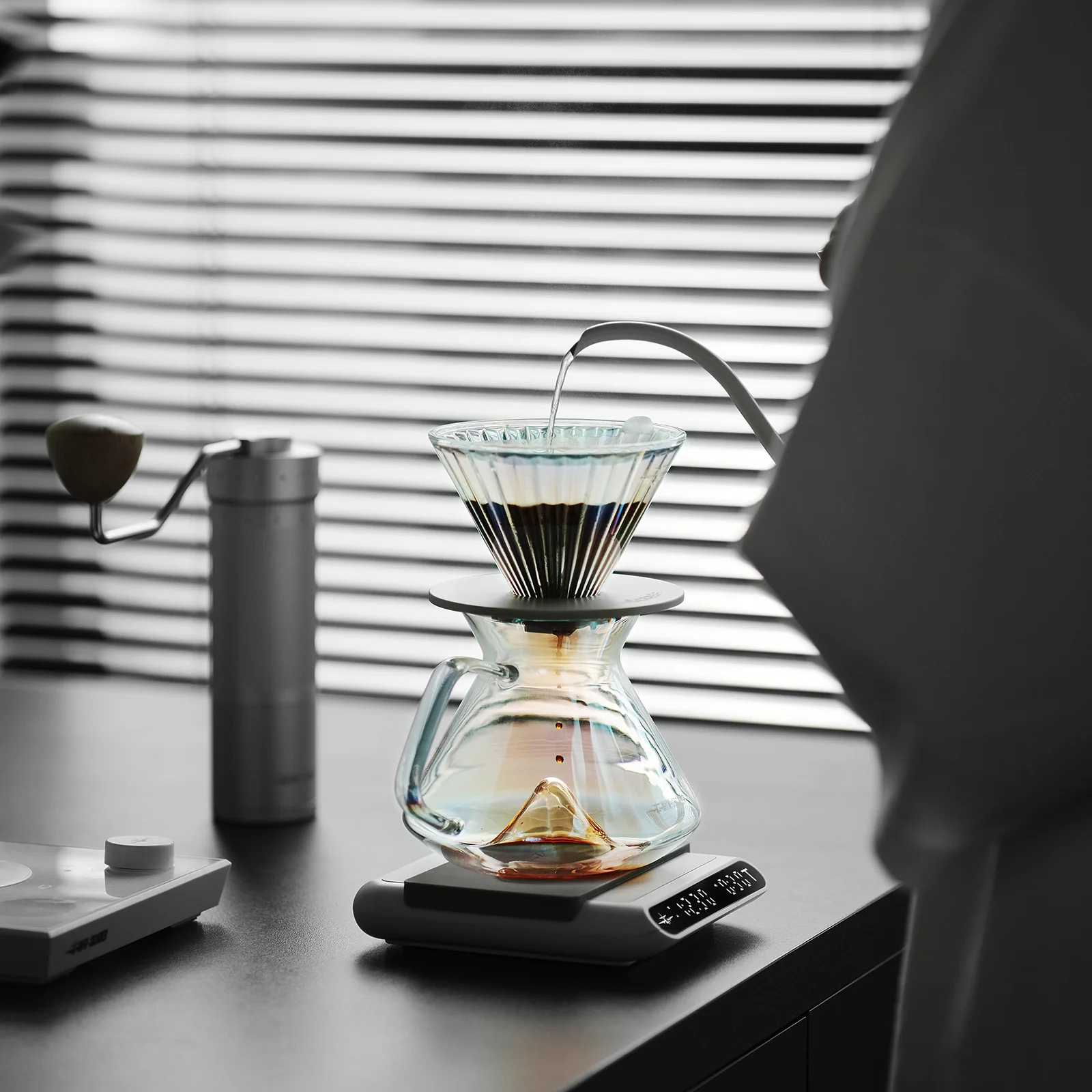 MHW-3BOMBER Hill Coffee Server - Image 11