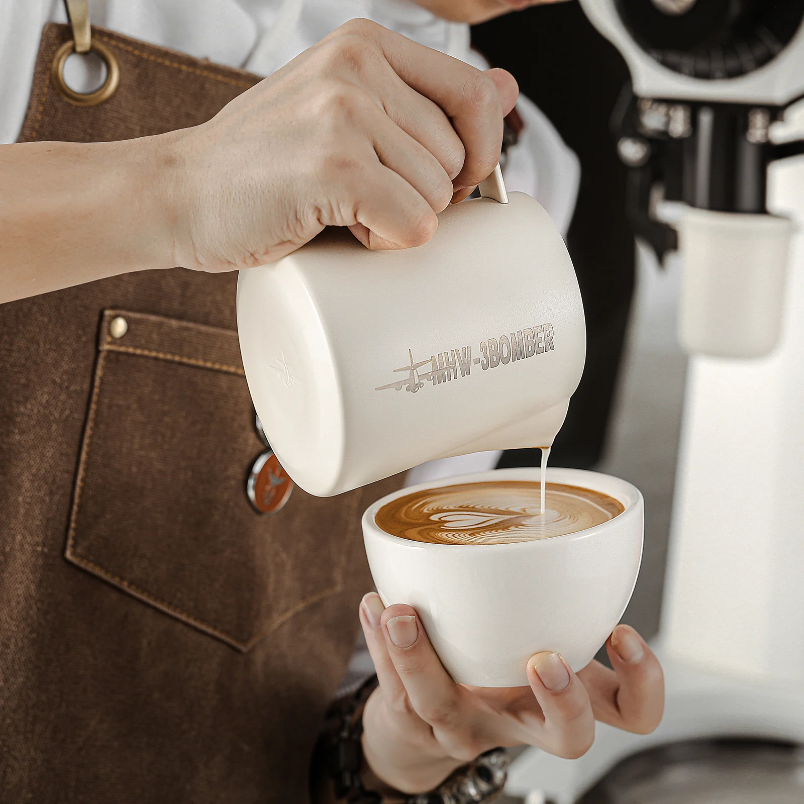 MHW-3BOMBER Latte Art Pitcher 5.0 White - Image 3