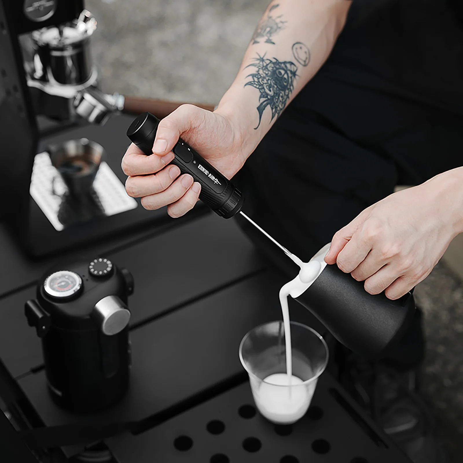 MHW-3BOMBER Magician Handheld Milk Frother - Image 17