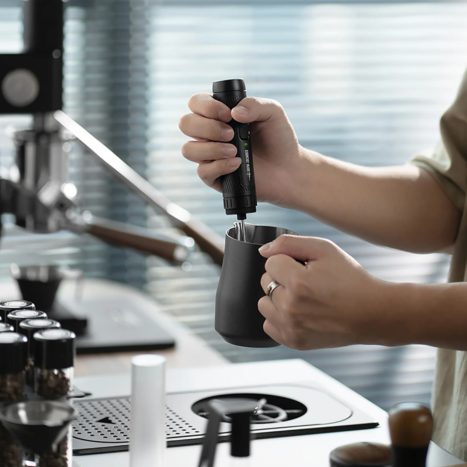 MHW-3BOMBER Magician Handheld Milk Frother - Image 18
