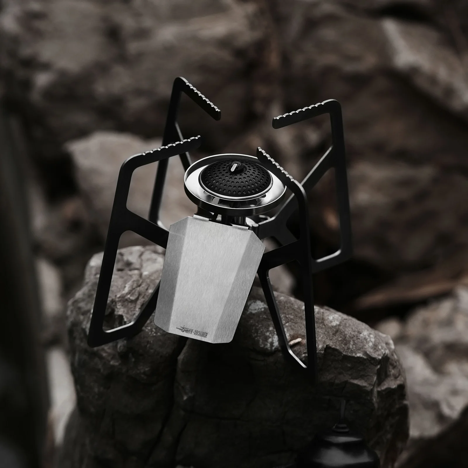 MHW-3BOMBER MET Outdoor Cassette Stove - Image 4