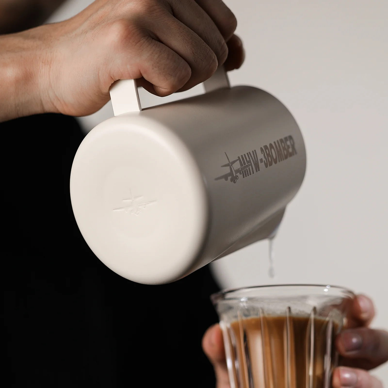 MHW-3BOMBER Milk Frothing Pitcher 3.0 White - Image 11