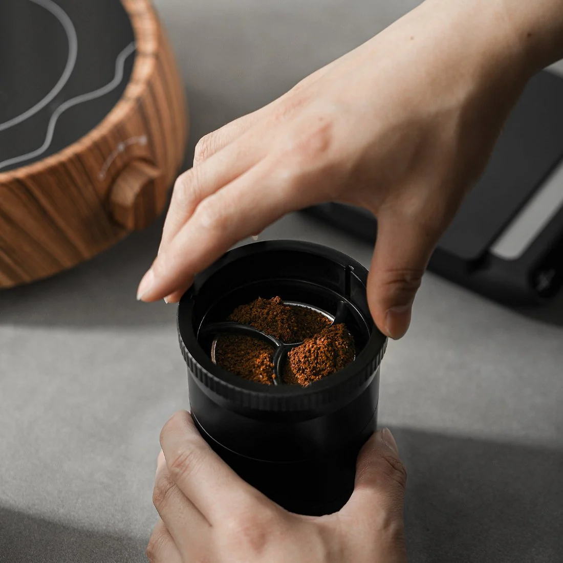 MHW-3BOMBER Moka Pot Cyclone Coffee Distributor - Image 6