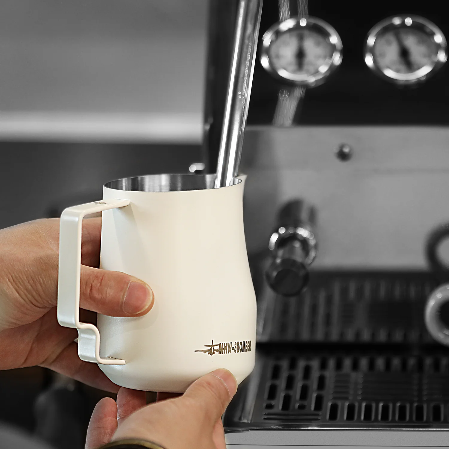 MHW-3BOMBER Turbo Milk Pitcher White - Image 10
