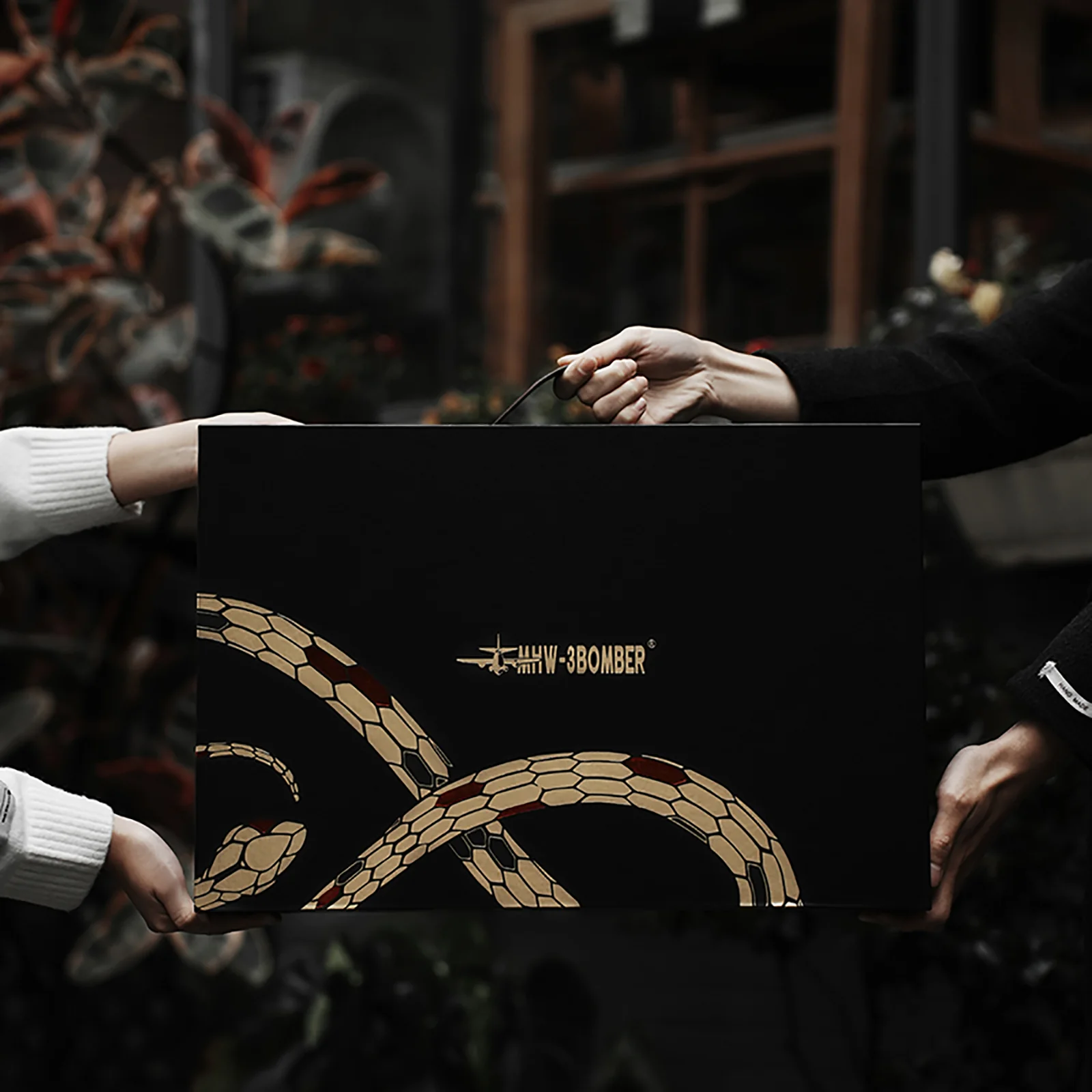 MHW-3BOMBER Serpent Collection Pour Over Coffee Gift Box - Image 13